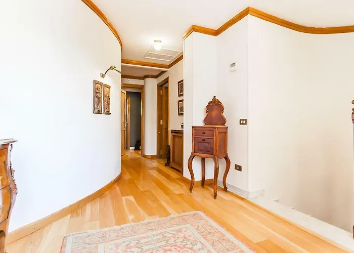 Velazquez Manor House